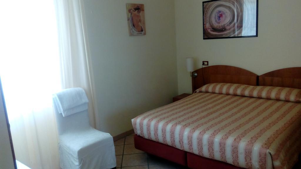 Hotel Astoria Lido Sirmione Pokój zdjęcie